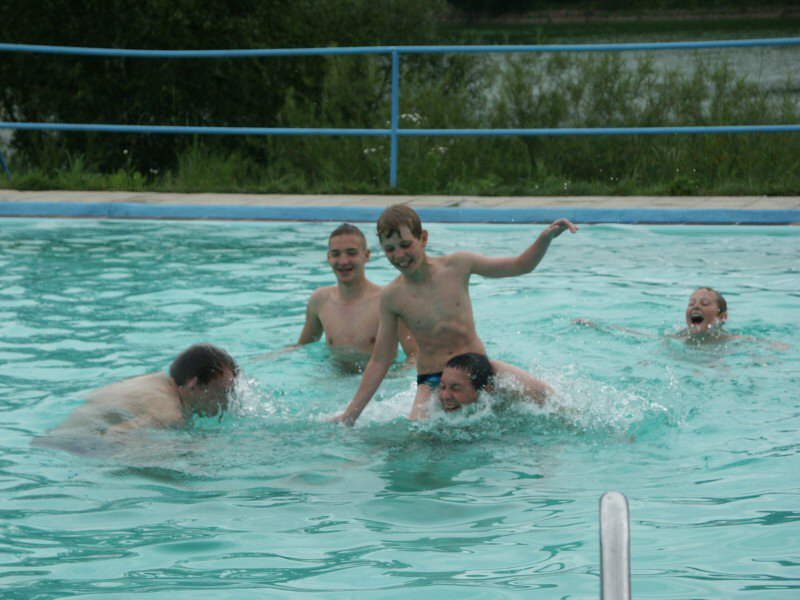 mb040727106.jpg